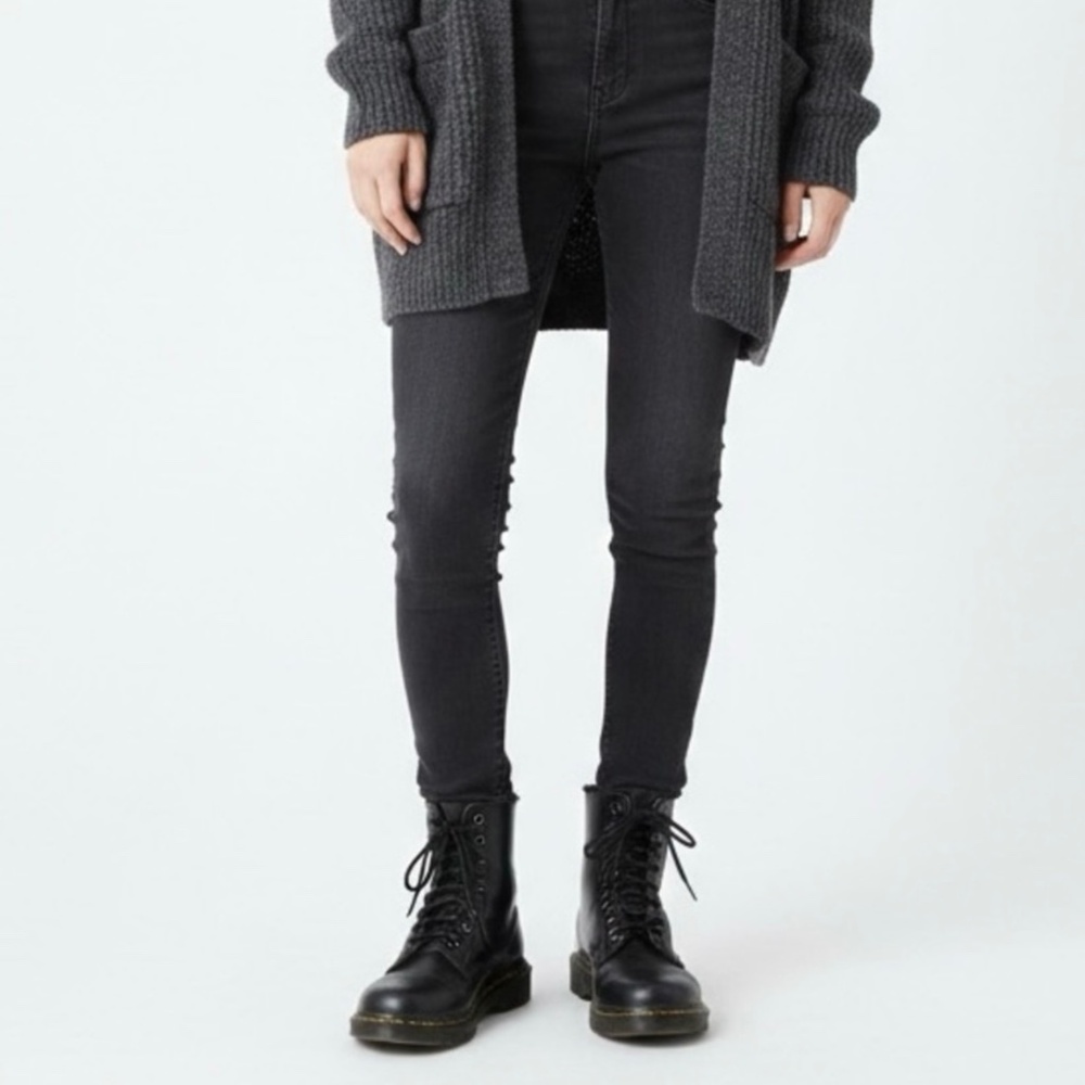 Dr Martens Boots Unisex Black Combat  Smooth Leather Lace Up Shoes Sz 10W / 9M